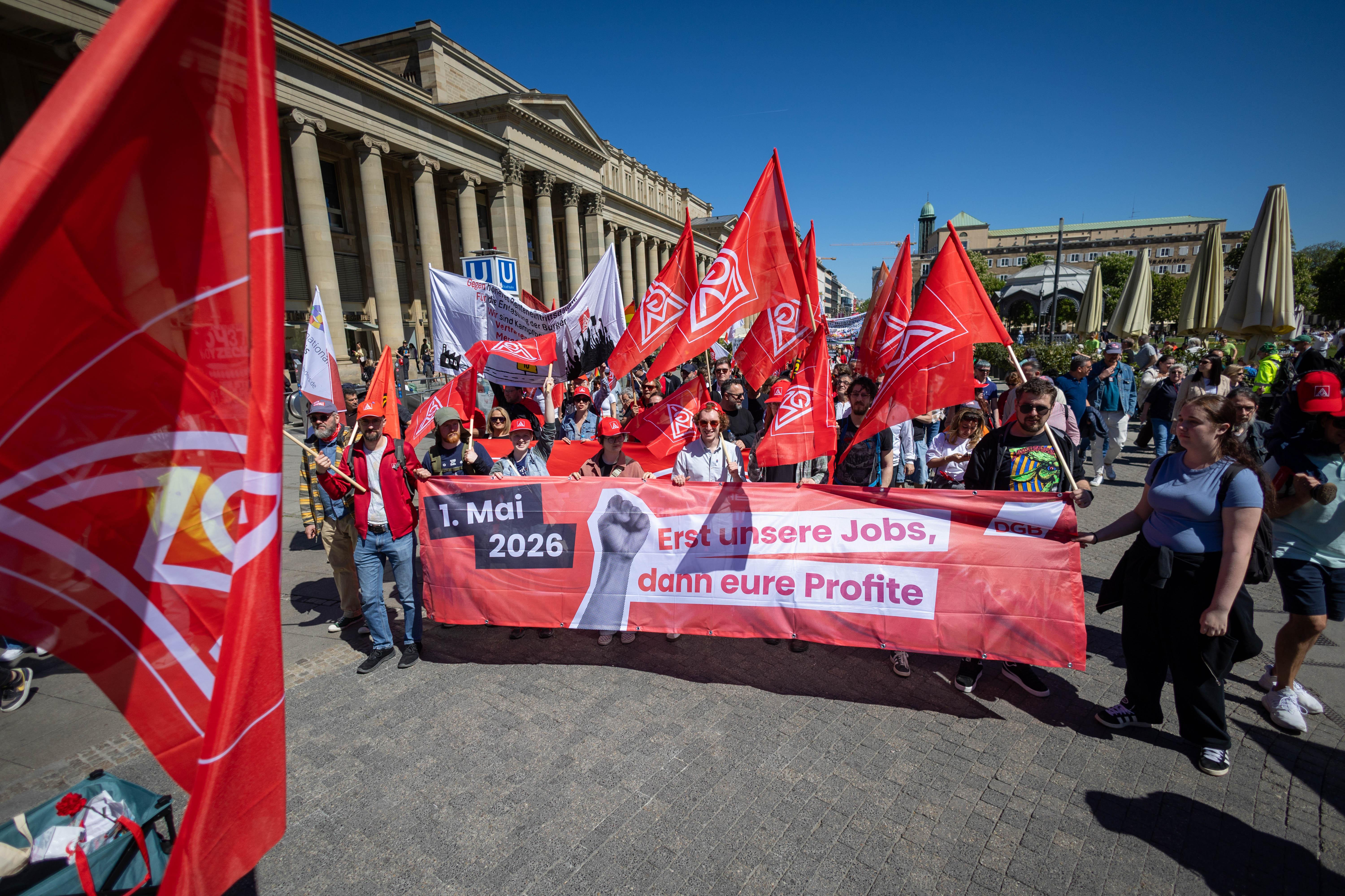 Stuttgart, Baden-Württemberg, 01.05.2026:Demonstration des DGB zum Ersten Mai in StuttgartIm Bild: Frontbanner der DemoNotiz: No model release. Kein Einverständnis für Werbung, keine Weitergabe an Dritte.
