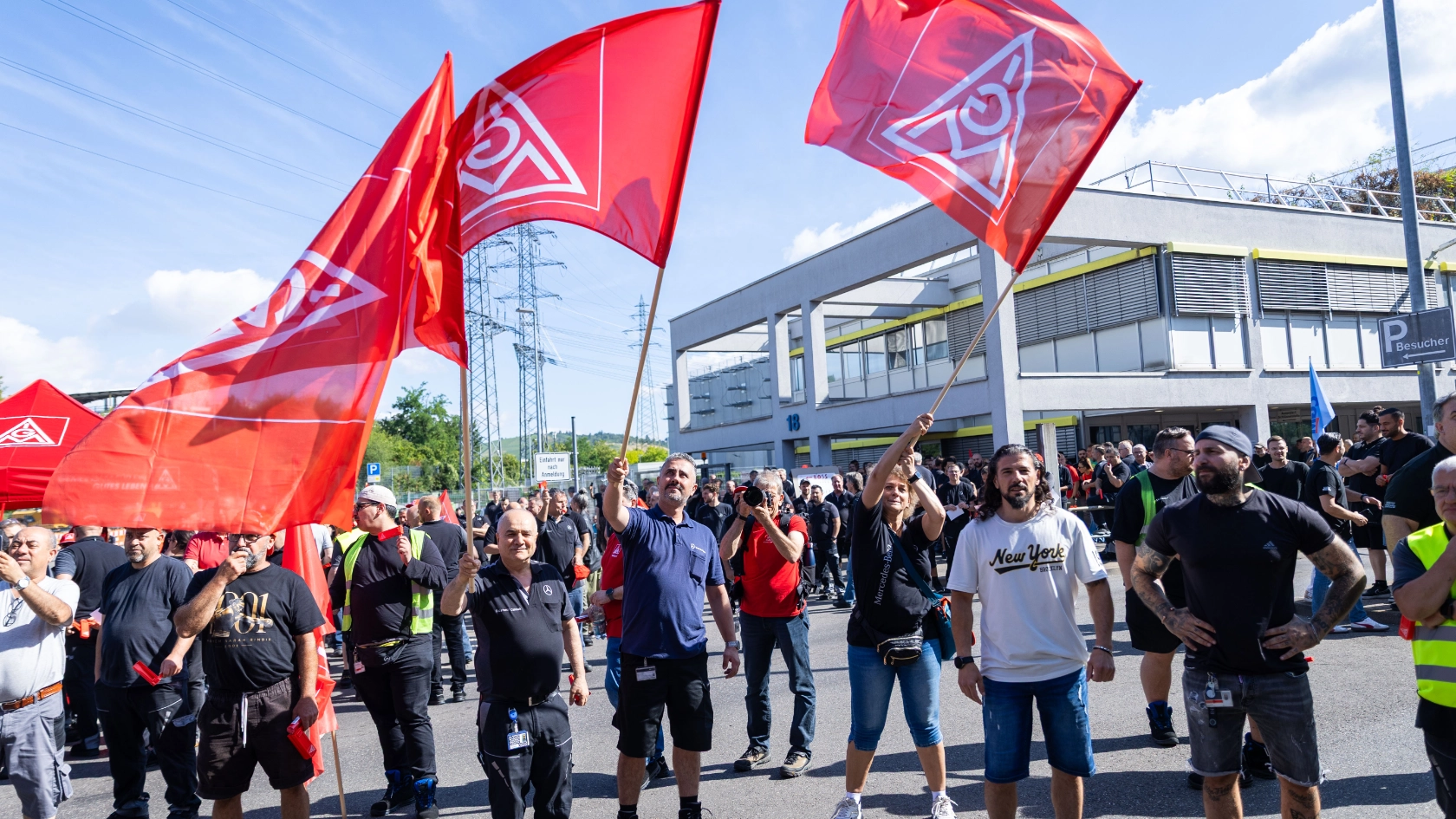 Kundgebung bei Mercedes-Benz in Mettingen