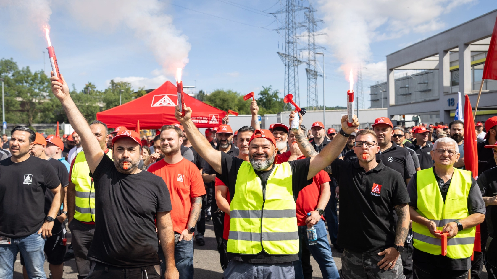 Kundgebung bei Mercedes-Benz in Mettingen