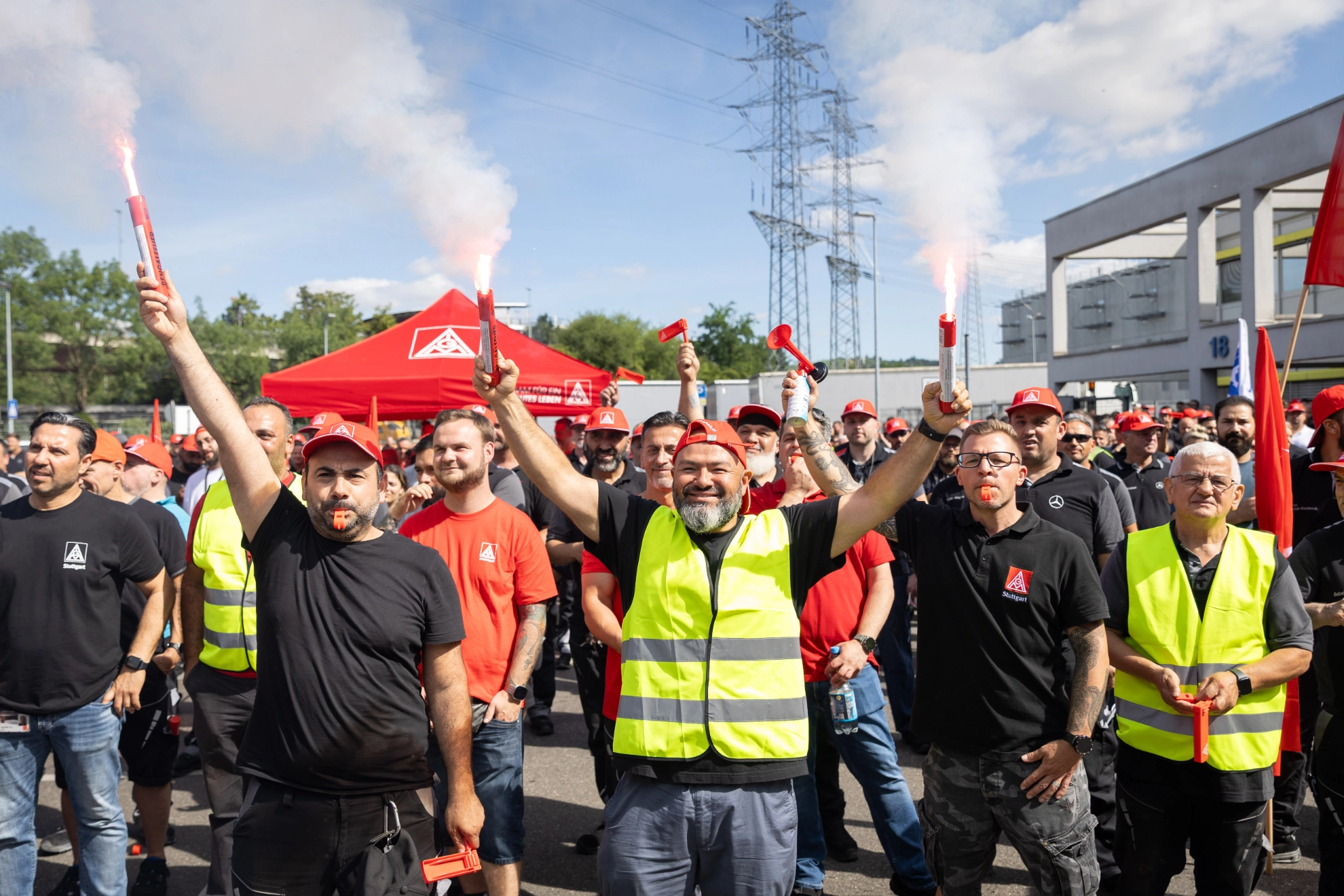 Kundgebung bei Mercedes-Benz in Mettingen
