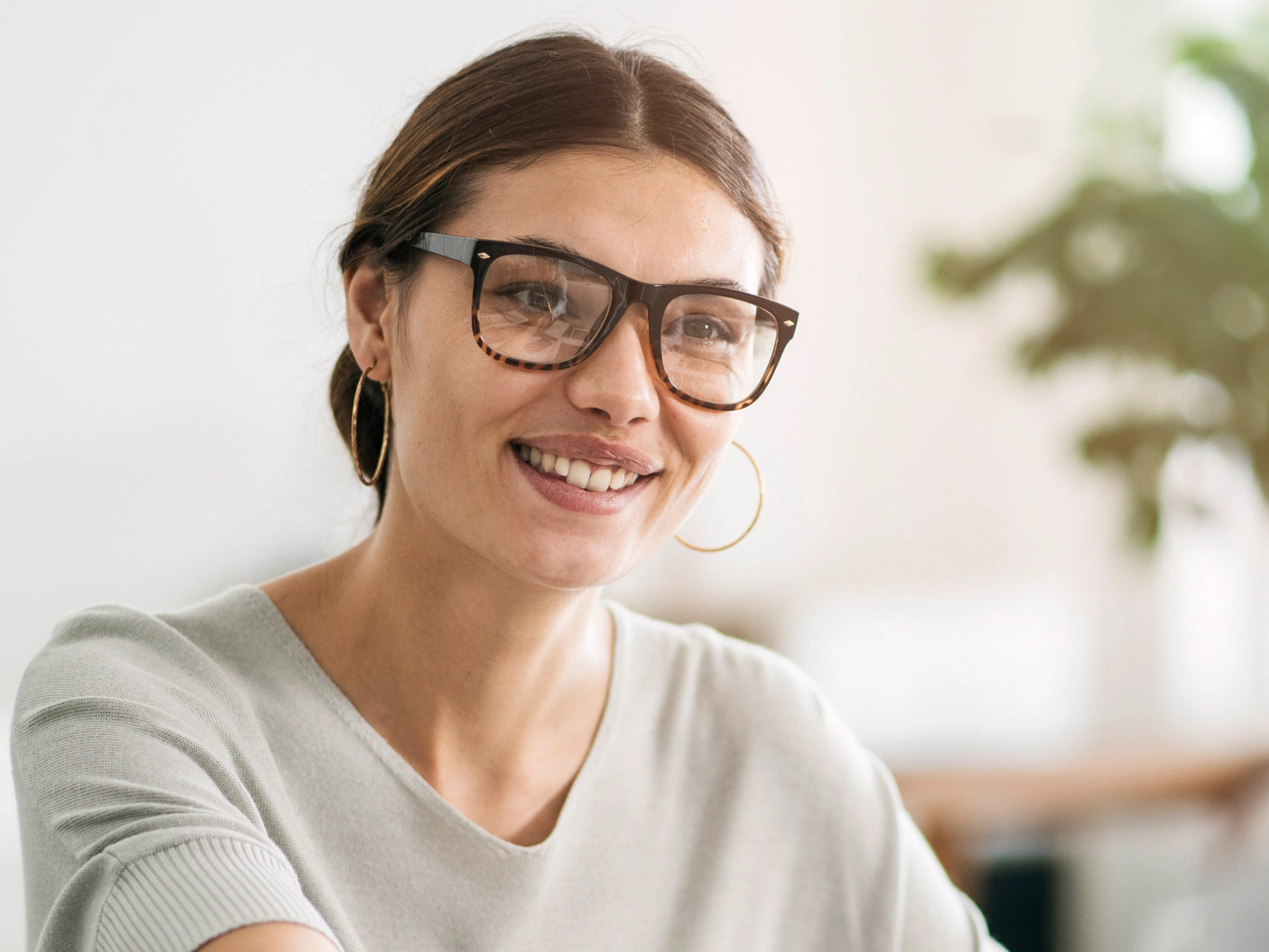 Junge Frau im Bewerbungsgespräch.