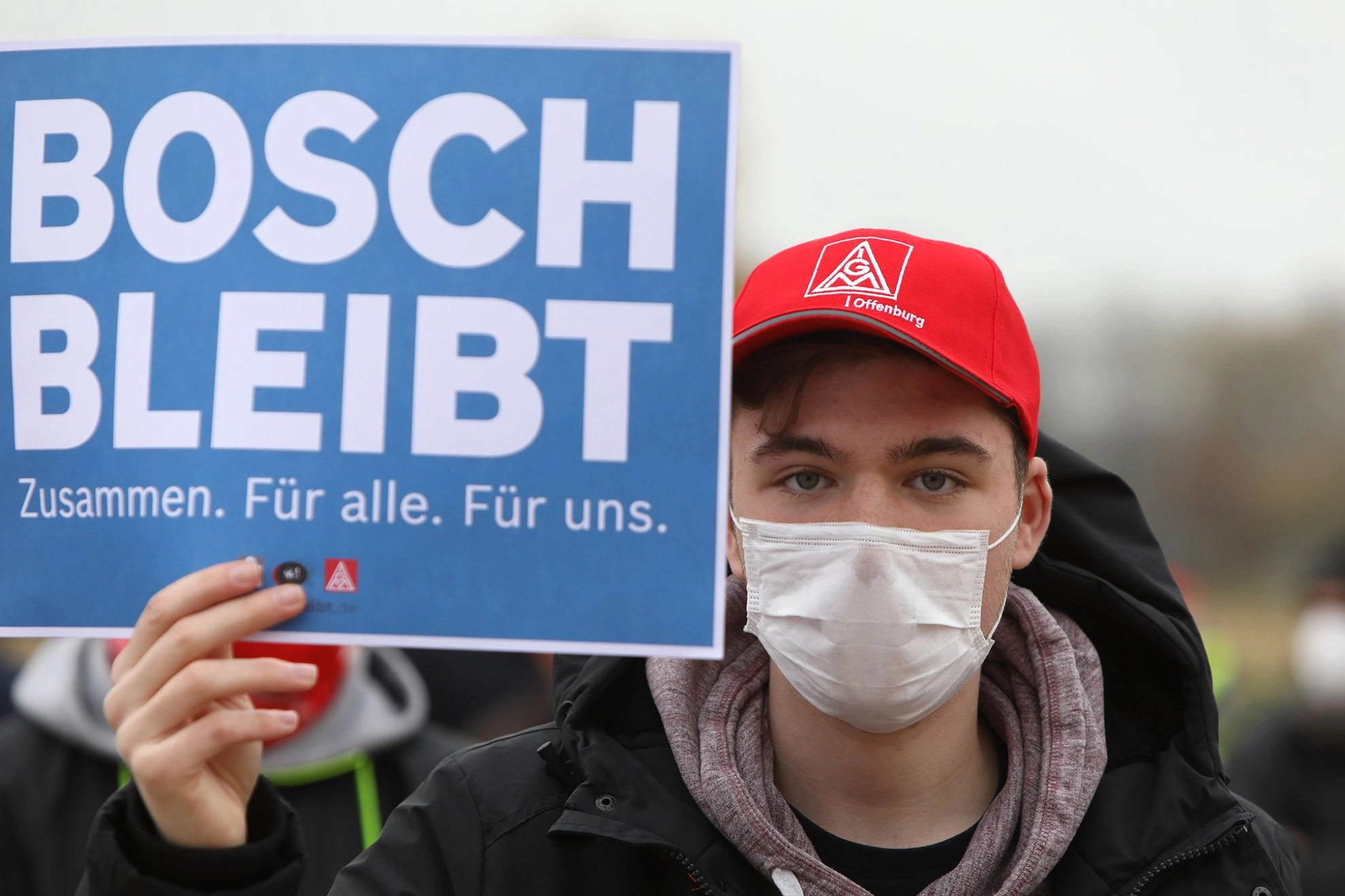 Bosch: Bei dem gemeinsamen Solidaritäts-Aktionstag in Arnstadt, Bühl und München gehen etwa 2500 Beschäftigte im November auf die Straße. Sie wehren sich gegen massive Einsparungen, Stellenabbau und Werksschließungen.