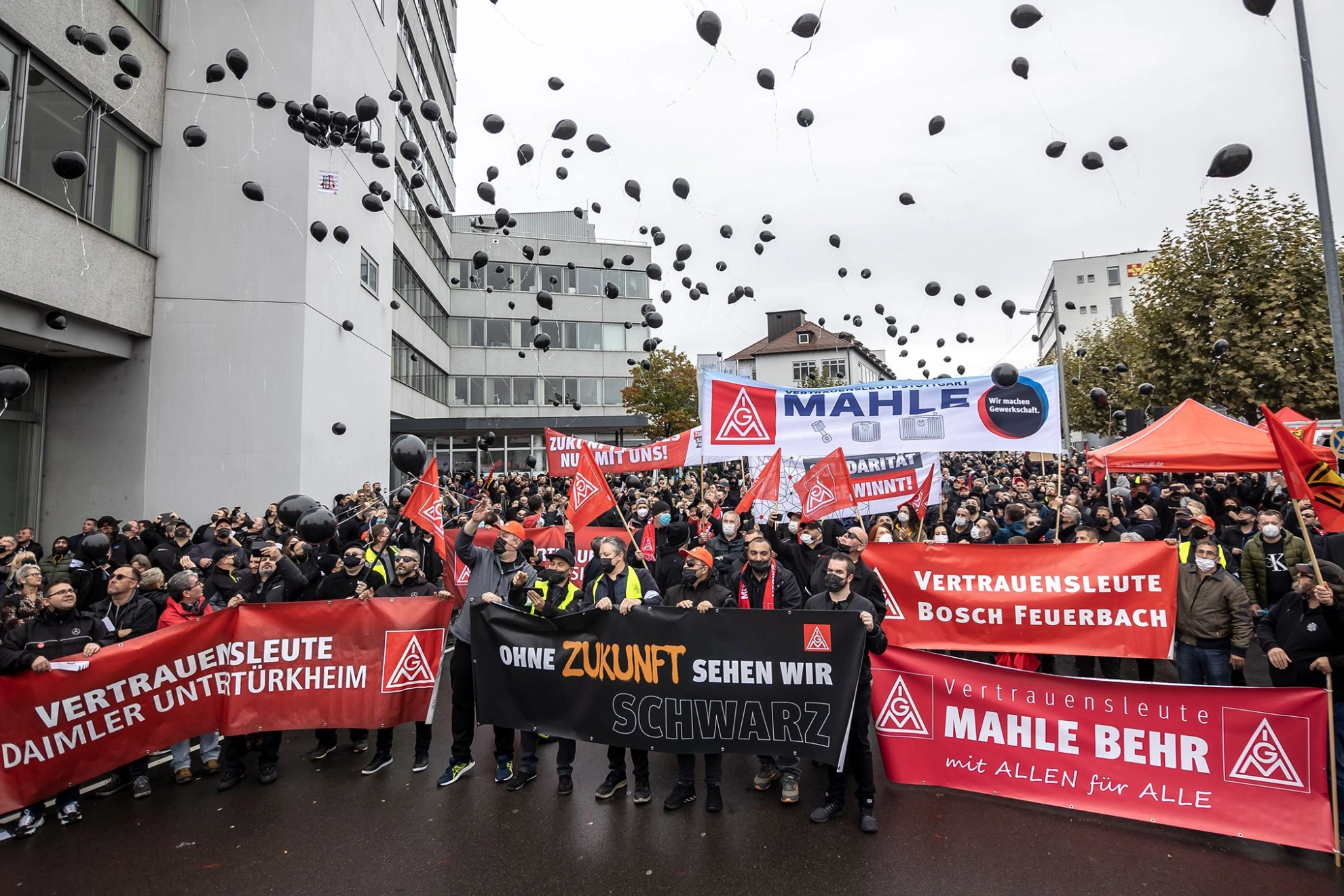 1300 Beschäftigte bei Mahle demonstrieren gegen billige Verlagerung und für Zukunft.