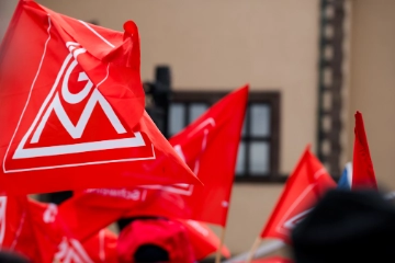 Beschäftigte der Autoindustrie geben Warnung ab