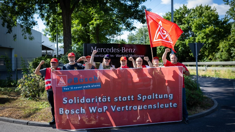 Kundgebung bei Mercedes-Benz in Mettingen
