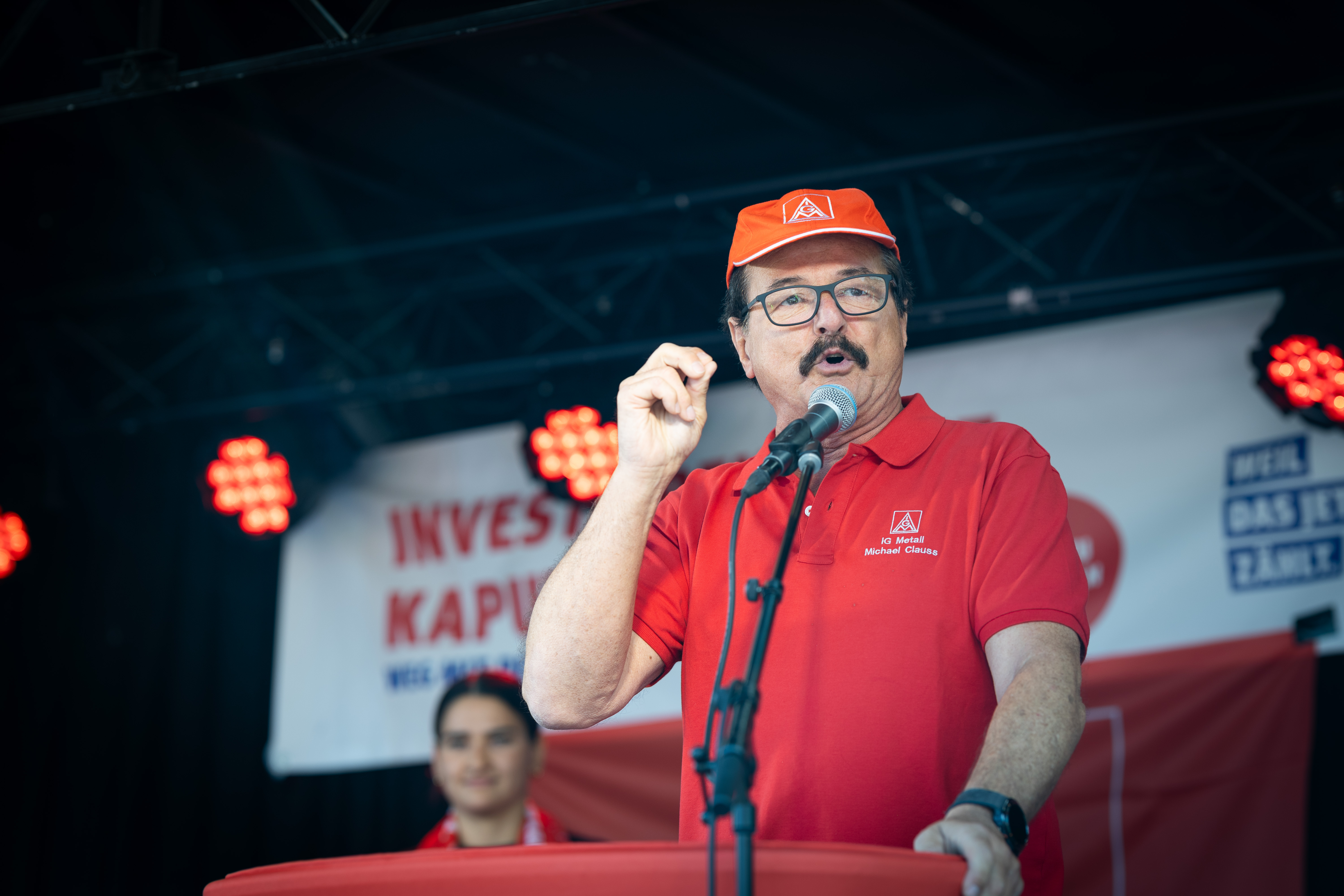 Kundgebung bei Mercedes-Benz in Mettingen